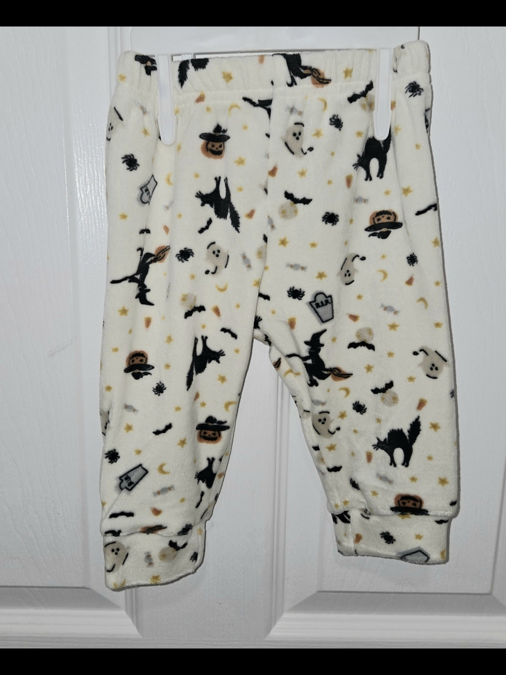 Chick Pea Soft Cream-Colored Infant 3-6 M Pajama Pants Feature Halloween Motif.